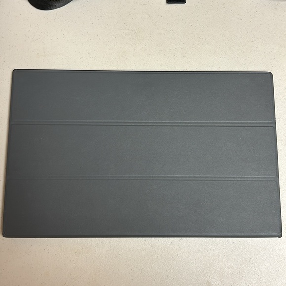 15.6" Portable Monitor and plugs/cords that came with it. - Picture 4 of 6